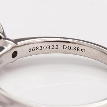 Tiffany & Co, Ring, platina, diamant ca 0.38 ct. Numrerad 66830322.