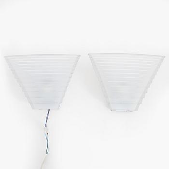 Angelo Mangiarotti, a pair of 'Pergamo 30' wall lights, Artemide, Italy.