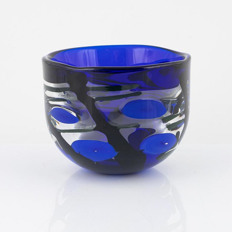 Lars Hellsten, a bowl, Orrefors, 1991.