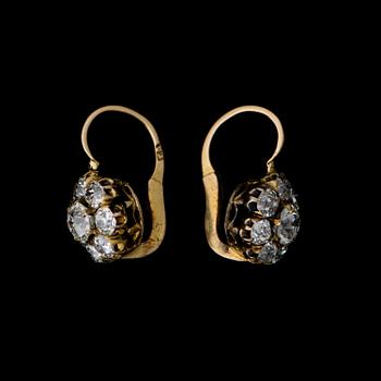 A PAIR OF EARRINGS, old cut diamonds, 14K (56) gold. Russia.