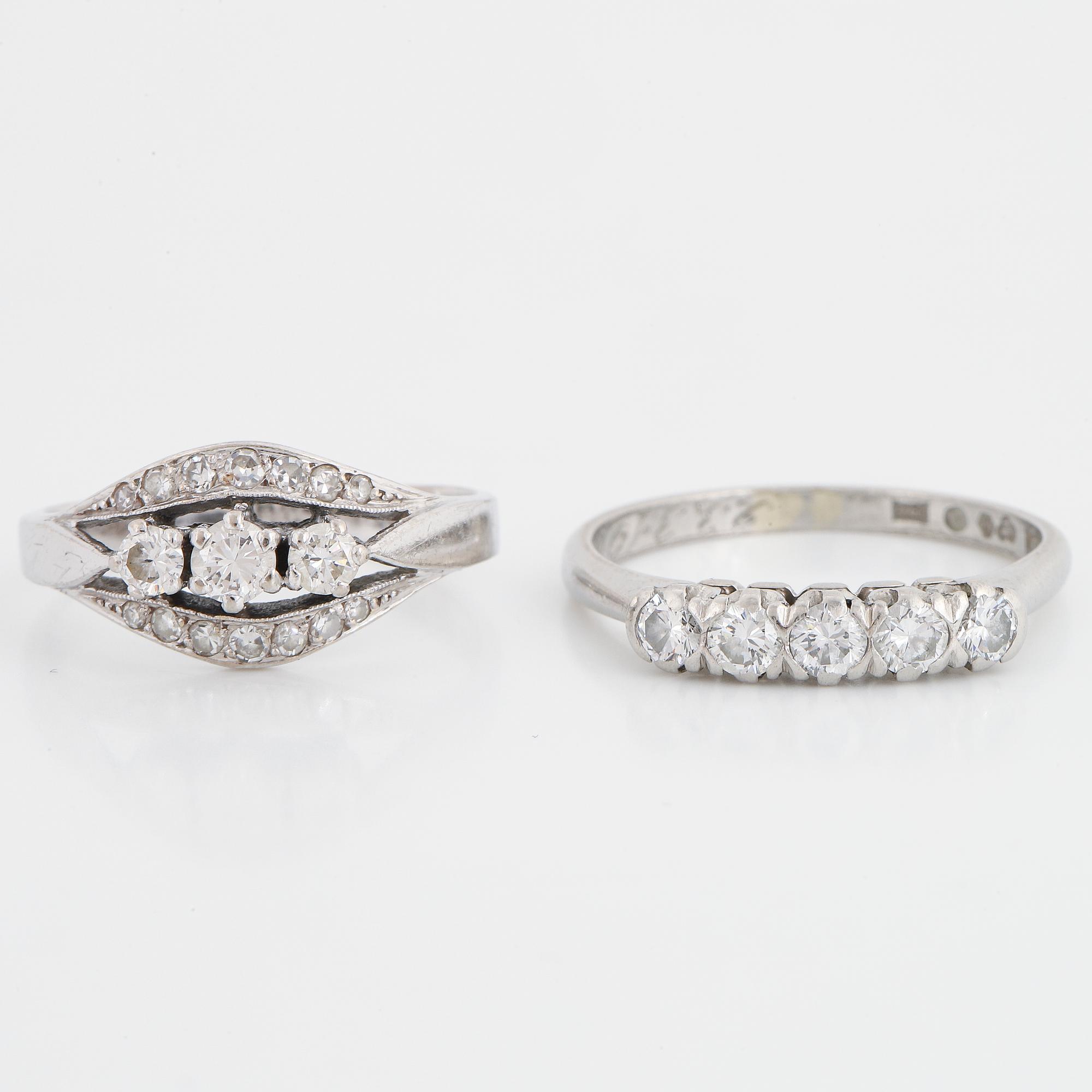 Two diamondrings.