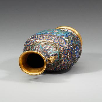 VAS, cloisonné. Qingdynastin, 1800-tal.