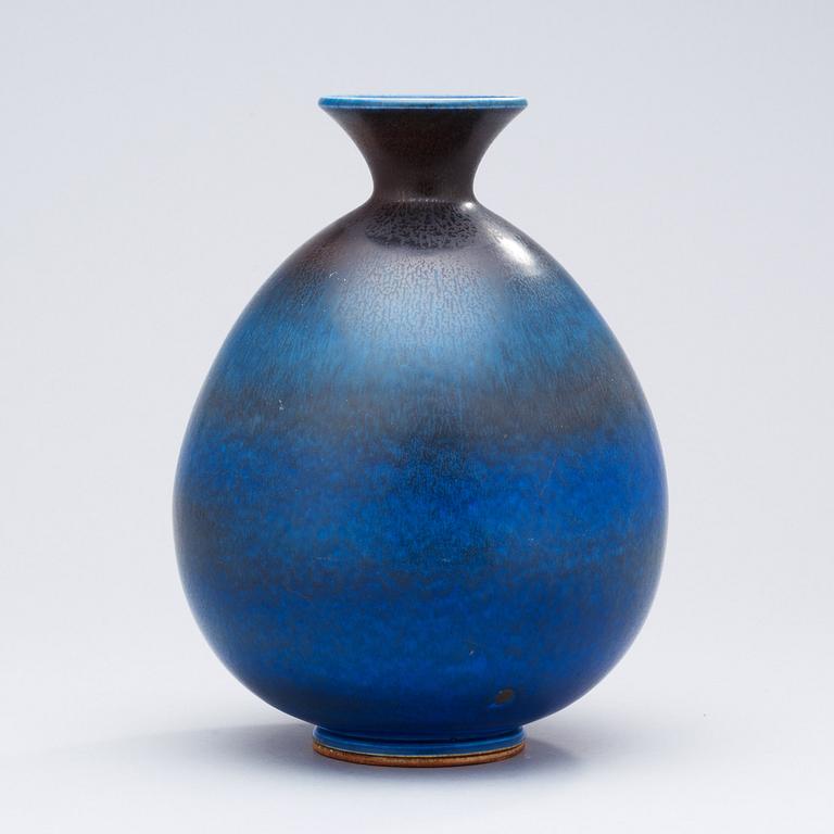 A Berndt Friberg stoneware vase, Gustavsberg Studio 1970.