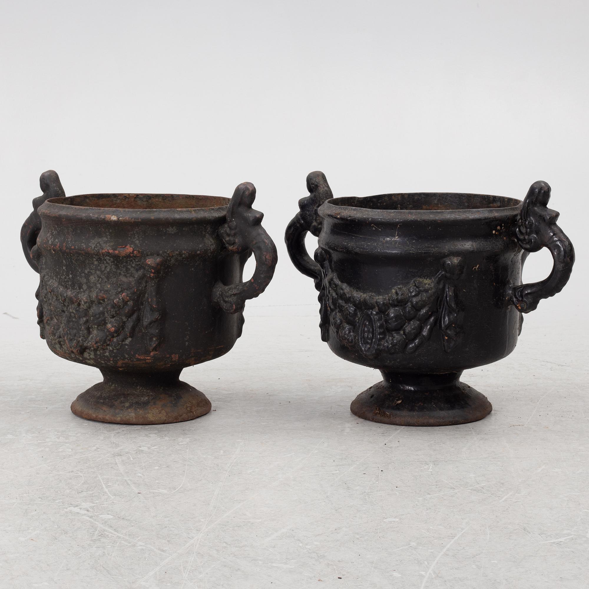 Trädgårdsurnor, ett par, barockstil, 1900-tal.