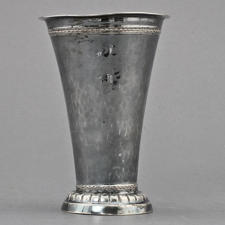 BÄGARE, silver, utländska stmpl, 1900-tal. Vikt 165 g.