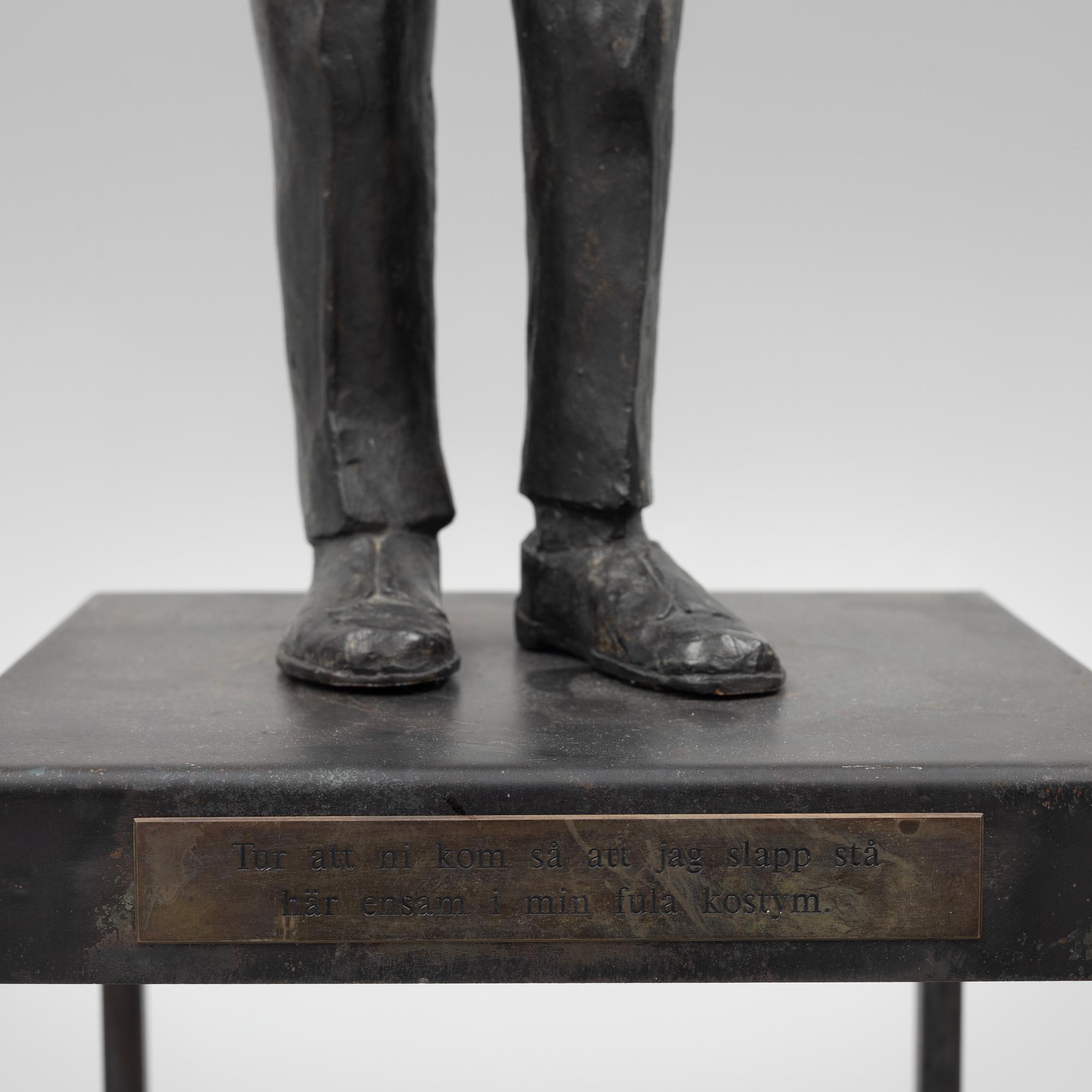 Jonas Högström, 'Tur att ni kon så att jag slapp stå här ensam i min fula kostym'.