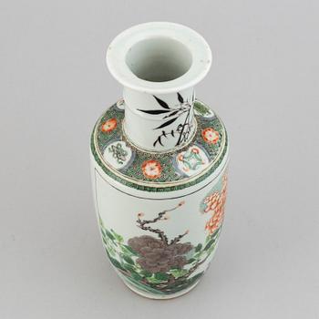 A famille verte Kangxi style vase, early 20th century.