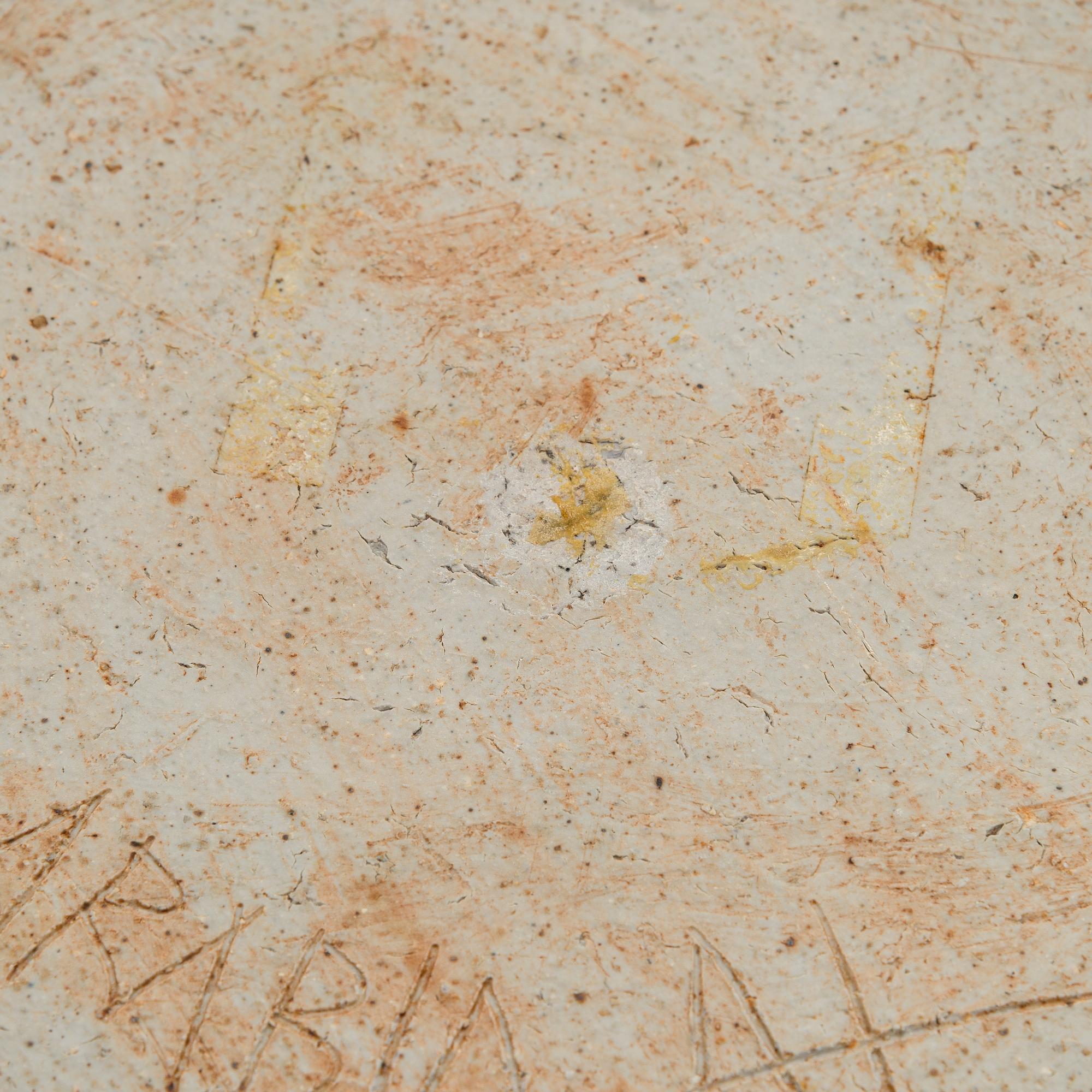 Annikki Hovisaari, skålfat, chamotterat stengods, signerad AH Arabia.