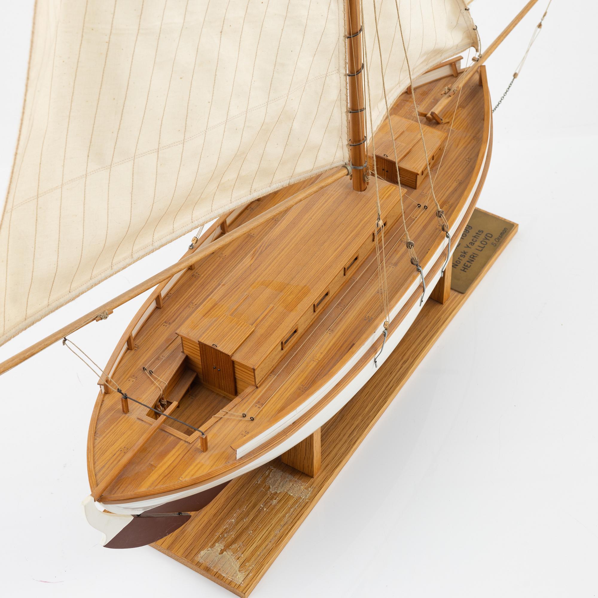 A wooden scale model of the Norwegian yacht "Marie" 1899 by Sören Orsman.