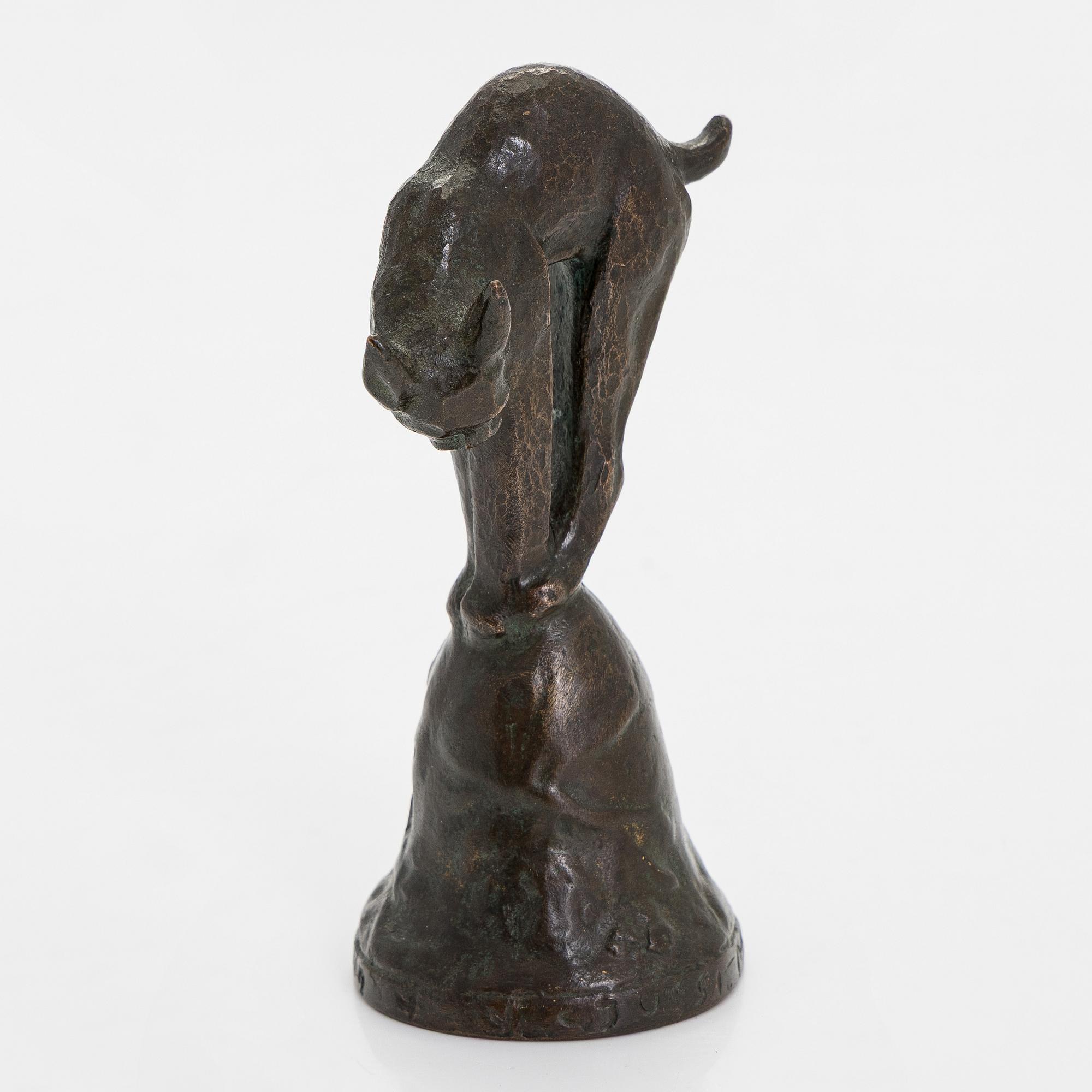 Jussi Mäntynen, Lynx on a counter bell.