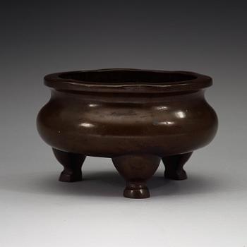 A bronze tripod censer, Ming dynasty (1368-1644).