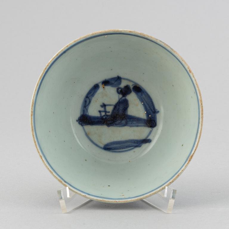 Two blue and white bowls and dish, Ming dynasty.