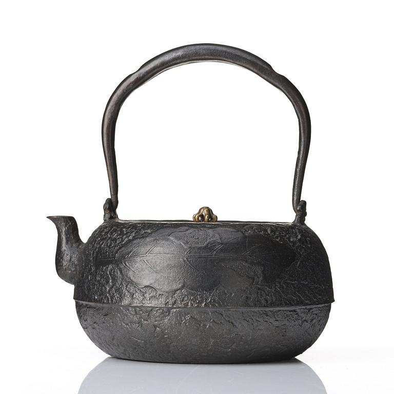 A large cast iron tea pot with cover, Japan, Meiji period (1868-1912). Interior of cover with signature.