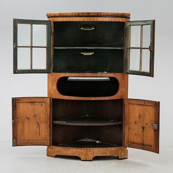 HÖRNSKÅP, Karl Johan, 1800-talets mitt.