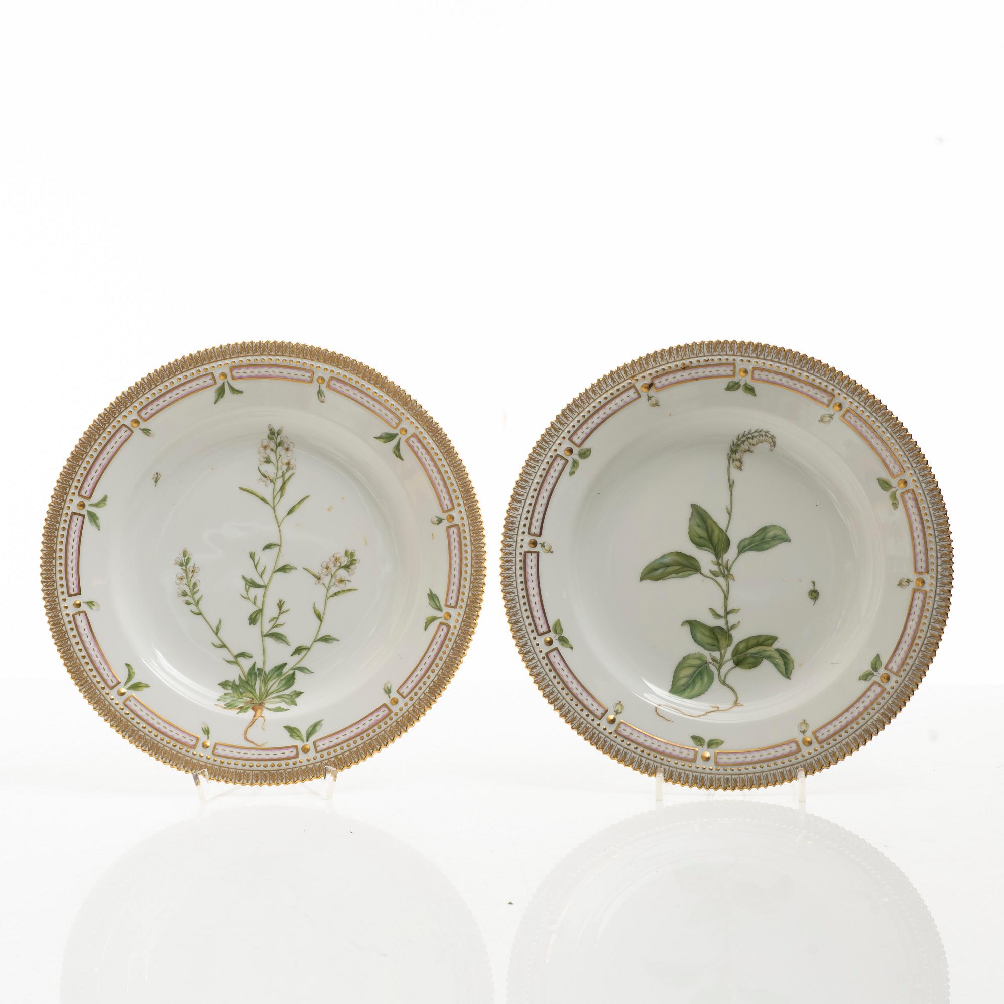 A set of five Royal Copenhagen 'Flora Danica' dinner plates, Denmark, 20th century.