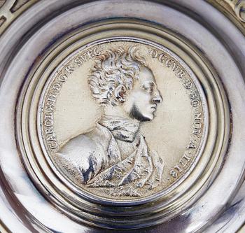 DRYCKESKANNA, silver, barockstil, Möllenborg, Stockholm 1907. Vikt ca  1200 gram.