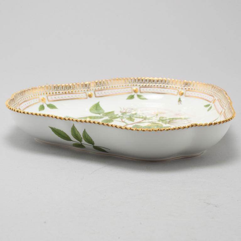 A porcelain plate, "Flora Danica", Royal Copenhagen, Denmark, from the latter half of the 20th century.