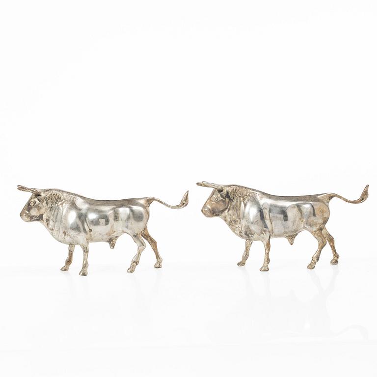 A pair of sculptures, Peru.