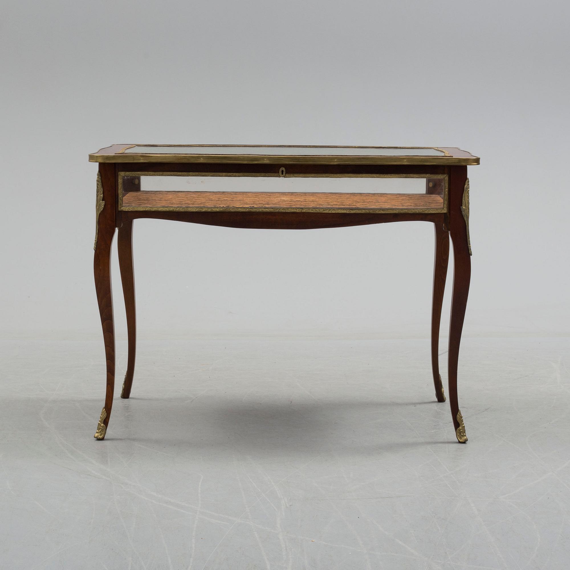 MONTERBORD, rokokostil, 1900-talets andra hälft.