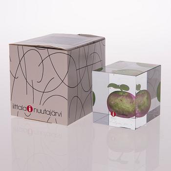 A Glass Cube, signed Oiva Toikka Nuutajärvi 1994, 230/500.