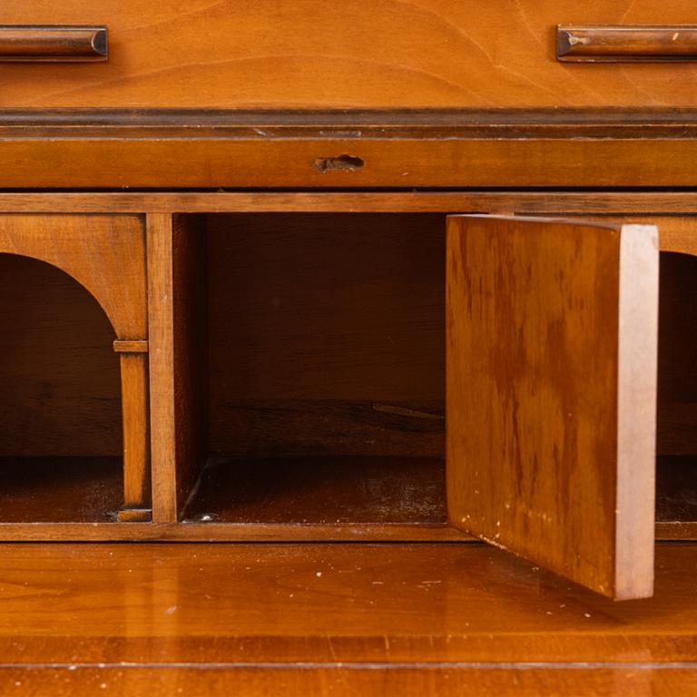 Writing cabinet with glass cabinet top, late Baroque style, 20th century.