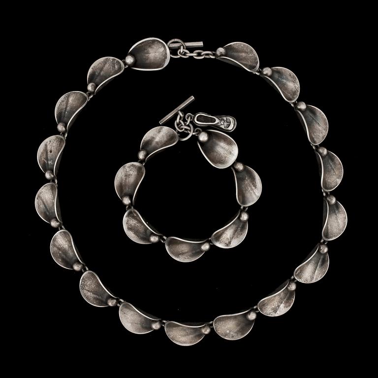 COLLIER OCH ARMBAND, sterling silver, Niels Erik From, Danmark, 1950/60-tal. Vikt 70,8g.