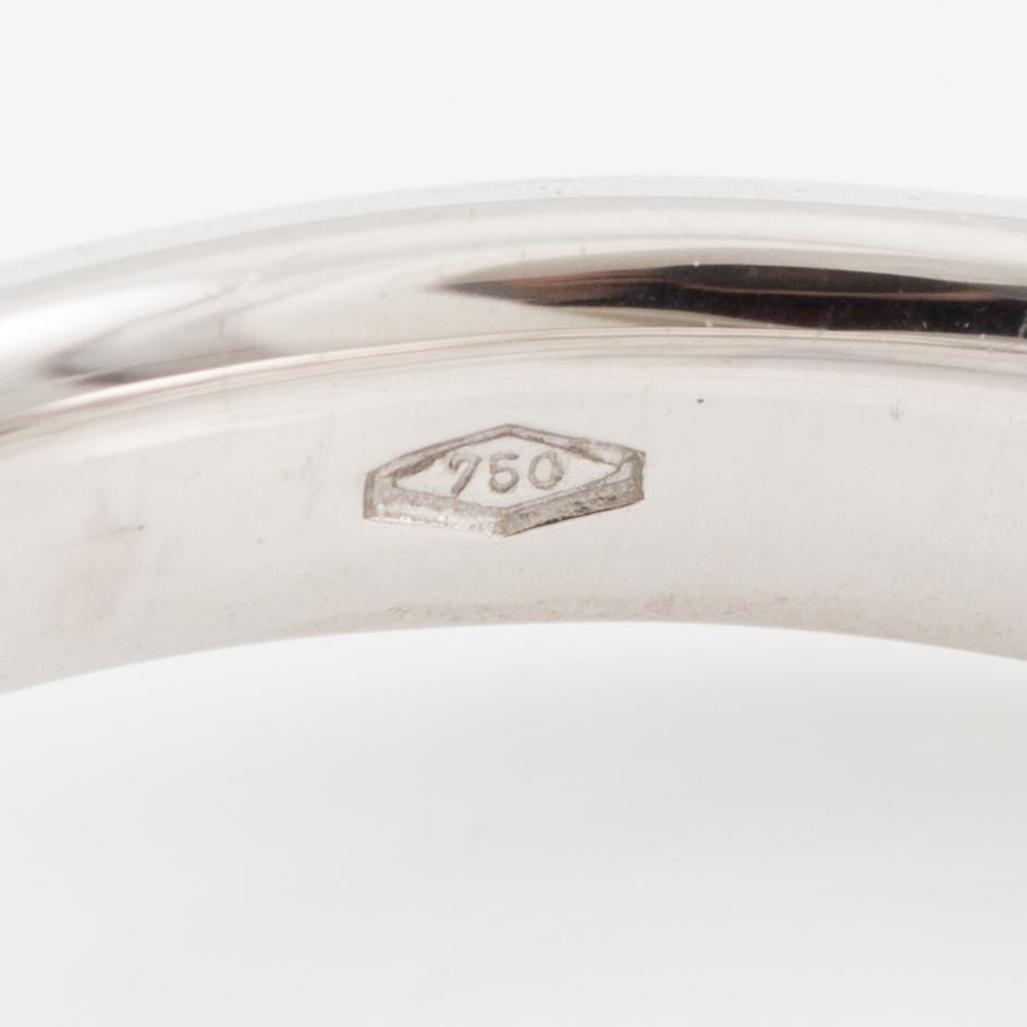 Ring, 18K white gold with brilliant-cut diamond.