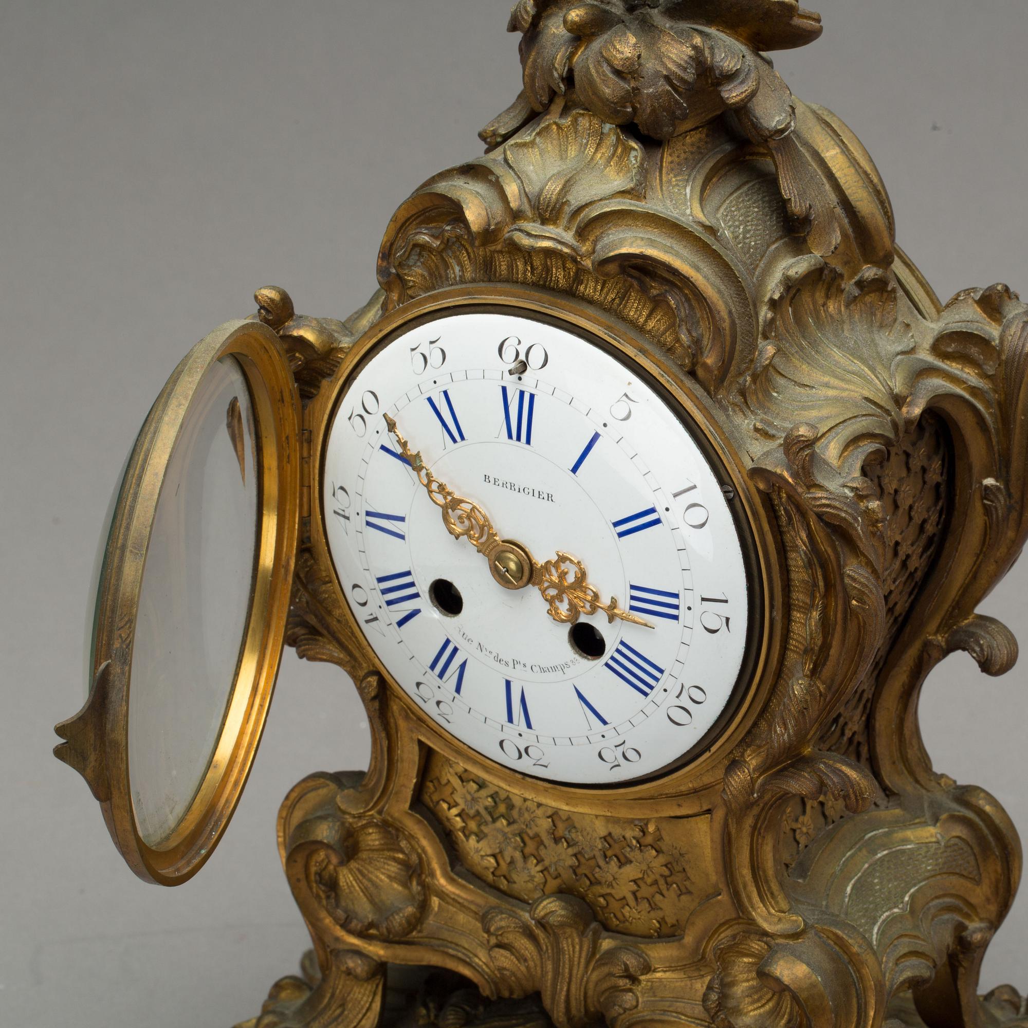 BORDSPENDYL,  Berbigier Paris Ponte de chance, 1800-talets andra hälft.