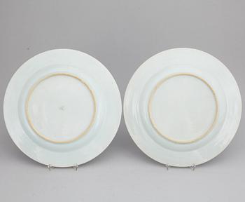 A pair of blue and white serving dishes, Qing dynasty, Qianlong (1736-95).