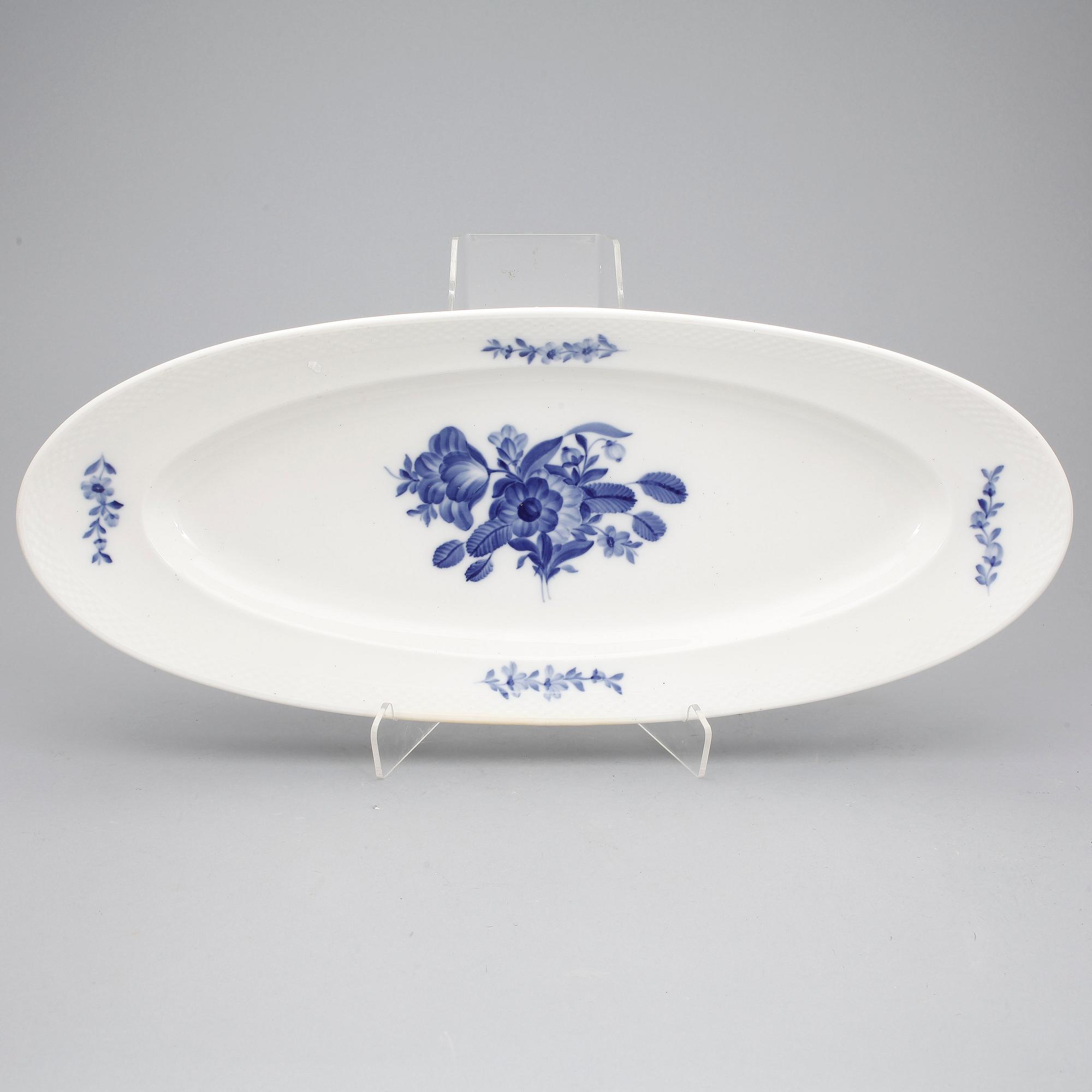 SERVISDELAR, ca160+8 delar, porslin, "Blå blomst", Royal Copenhagen, 1900-tal.