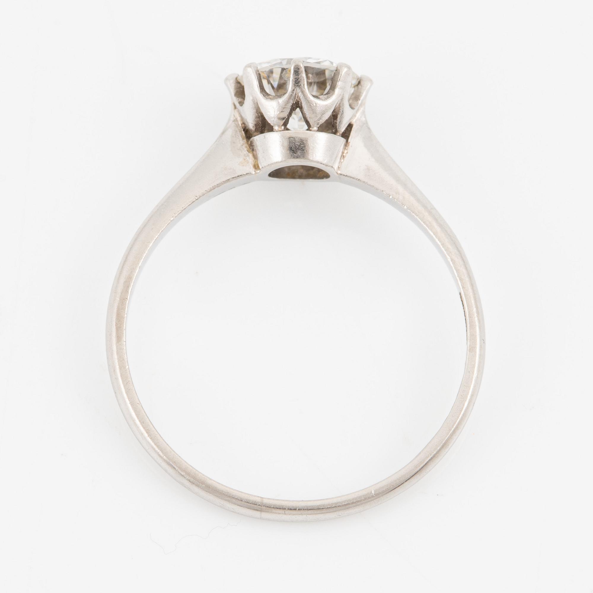 Ring, CG Hallberg, platina med briljantslipad diamant.