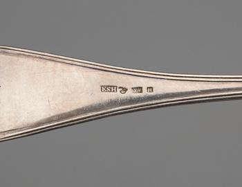 PARTI SILVER, 33 delar, bl a 2 skedar tillverkade 1829. Vikt ca 1000 gram.
