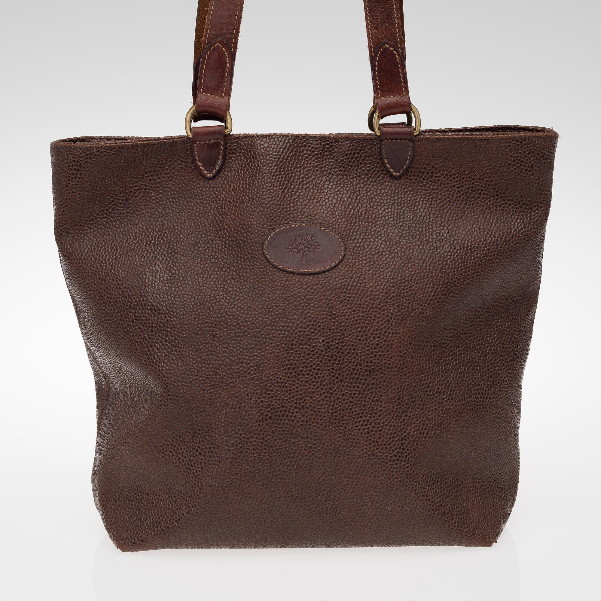 A SCOTCHGRAIN TOTE BAG.