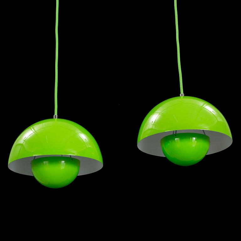 TAKARMATURER, ett par Flower Pot Verner Panton. Modellen formgiven 1968.