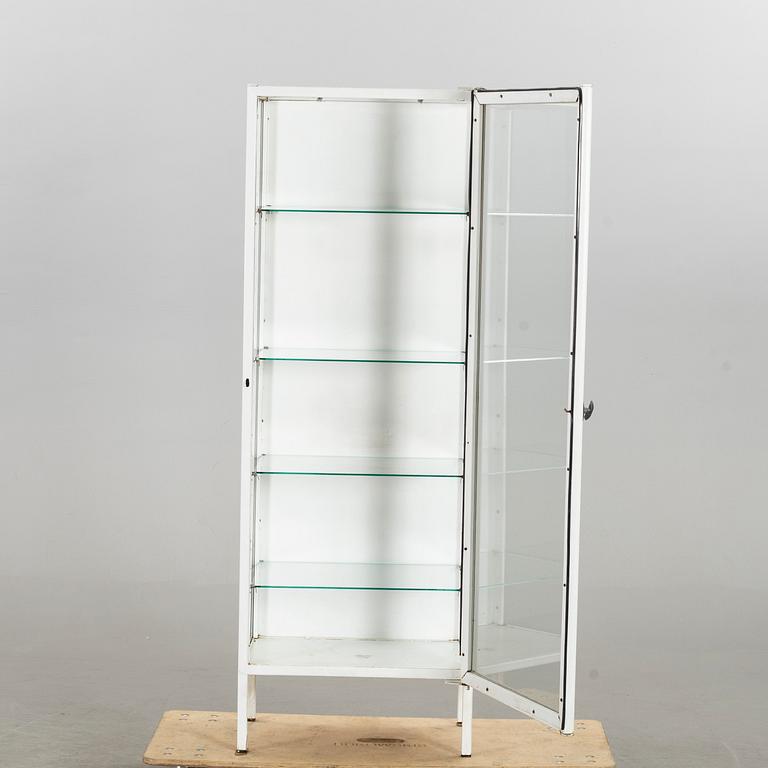 MEDICIN CABINET, mid 20th century.