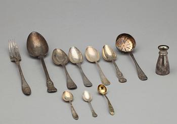 PARTI SILVER, 33 delar, bl a 2 skedar tillverkade 1829. Vikt ca 1000 gram.