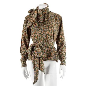 827. YVES SAINT LAURENT, a patterned silk blouse, size 38.