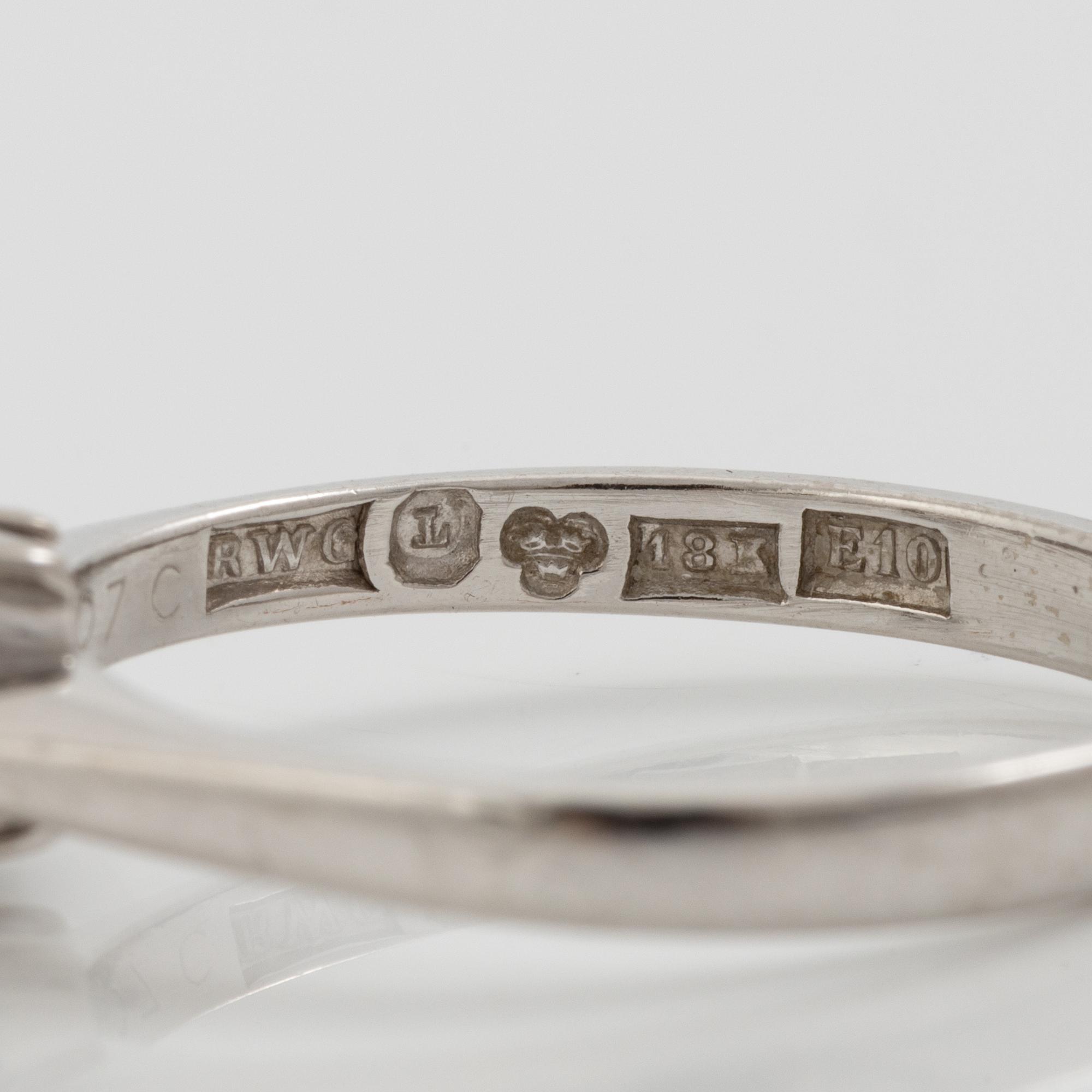 Ring in 18K white gold set with a brilliant-cut diamond weighing 1.07 ct.
