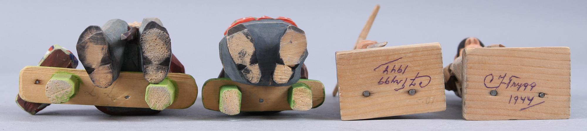 FIGURINER, 4 st, trä, varav 2 st sign Carl Johan Trygg 1944.