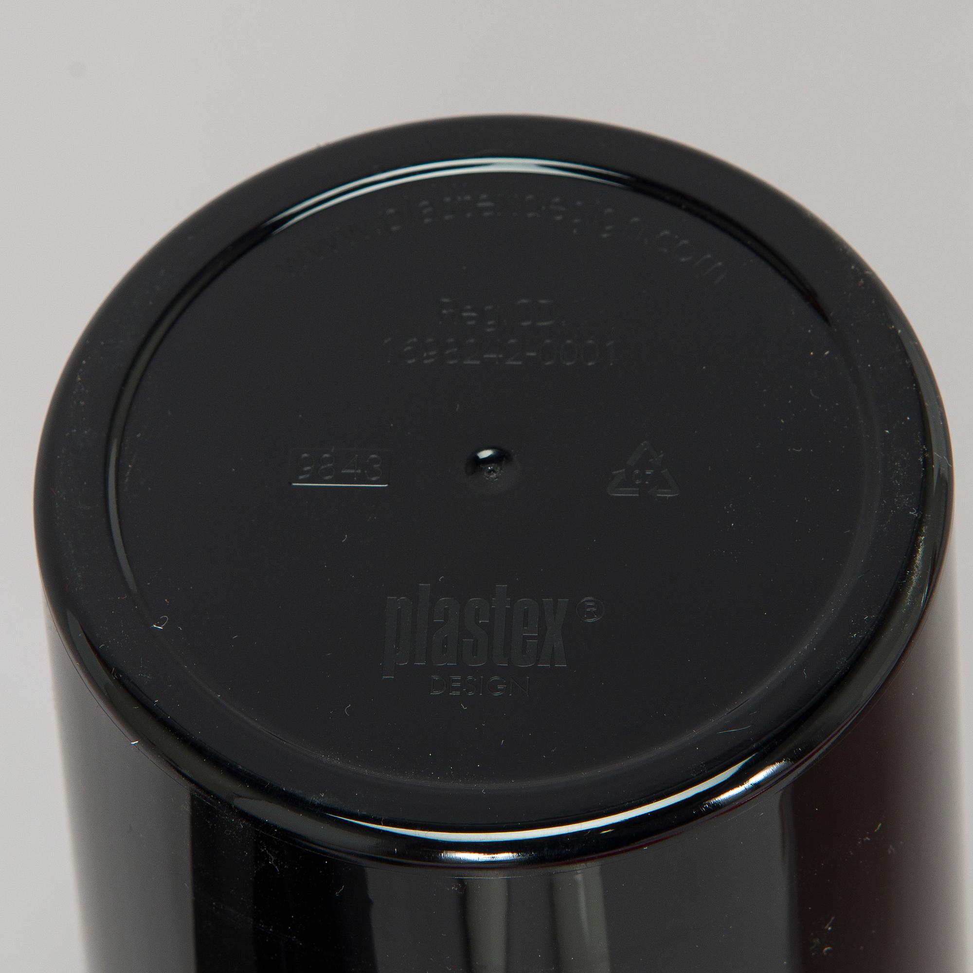 Eero Aarnio, erä kodintuotteita, 12 kpl, eri valmistajia.