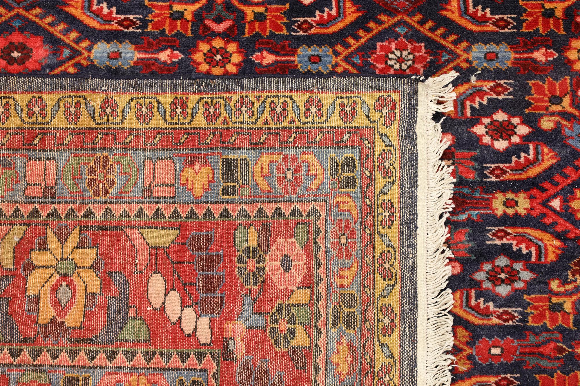 A semi-antique Lilian carpet, approx. 429 x 297 cm.