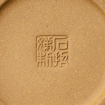 Two Chinese yixing teapots, 1990s and contemporary.