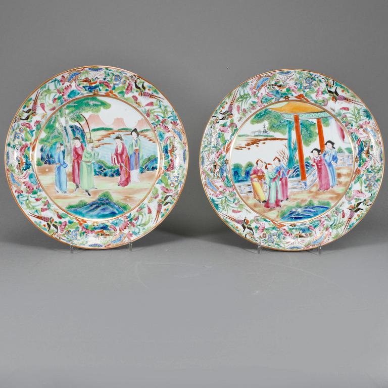 TALLRIKAR, 2 st, porslin, Kina, 1800-talets andra hälft.