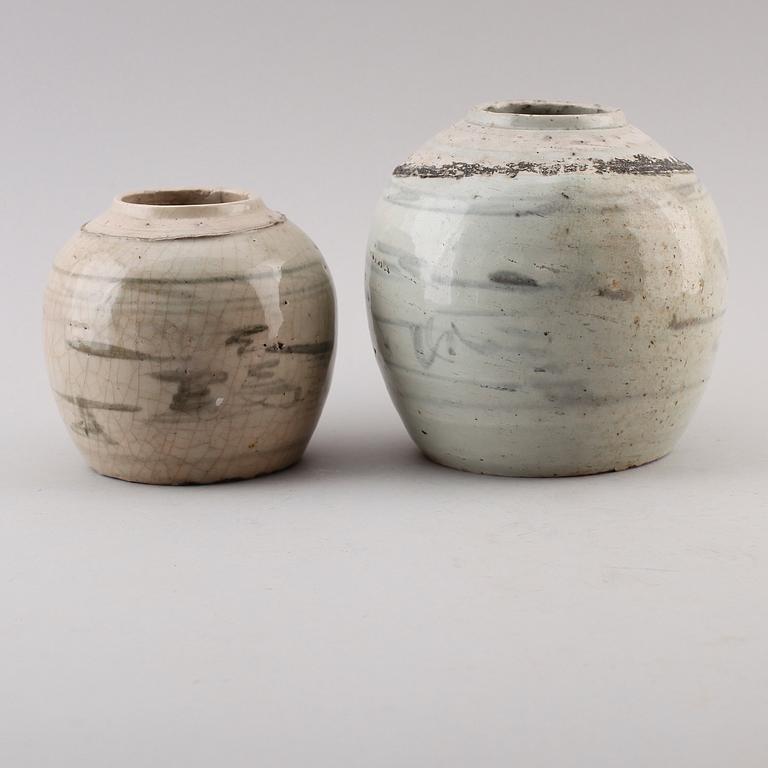 BOJANER, 2 st, porslin, Kina, 1700-tal.