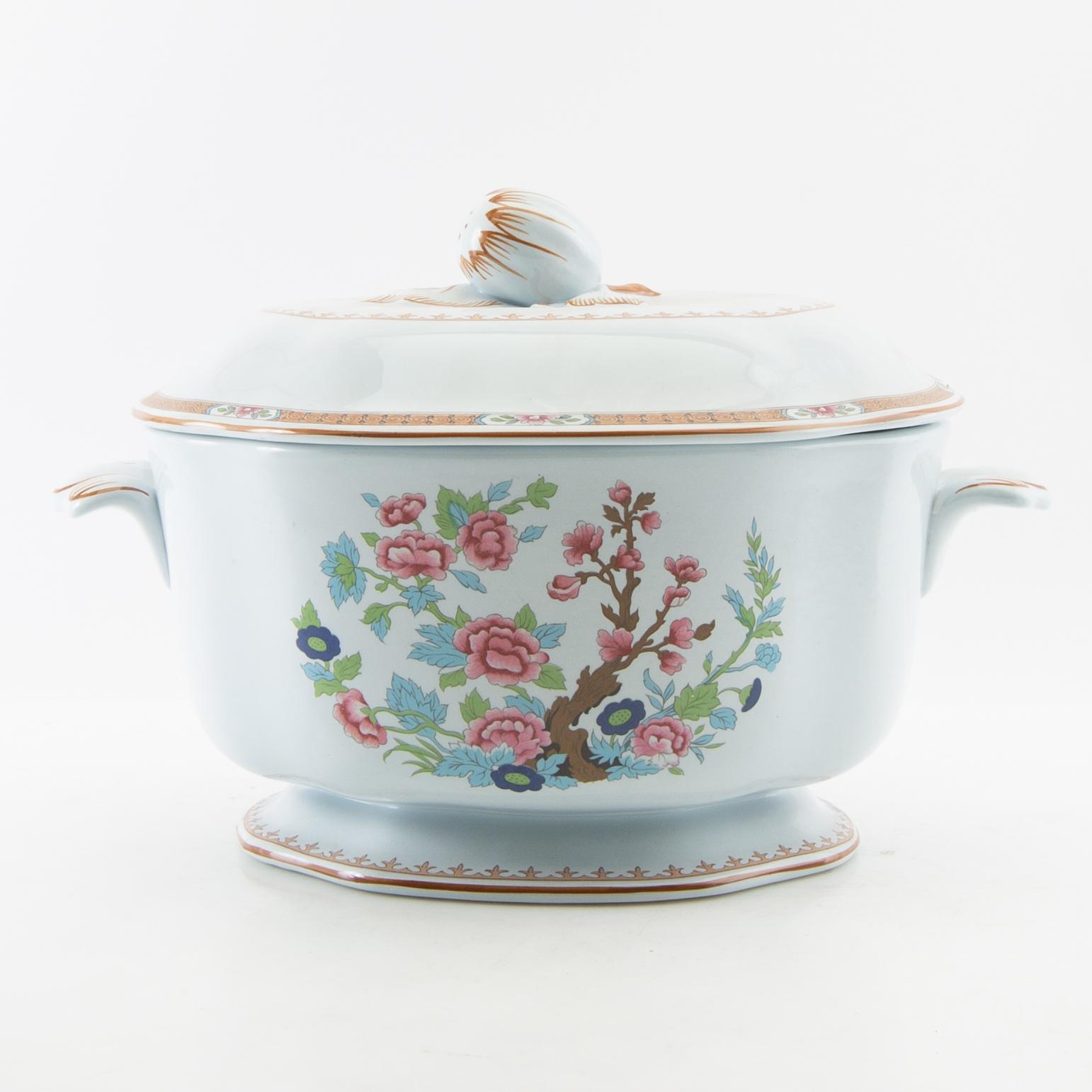 Rörstrand, service, 49 pieces, "Lotus", second half of the 20th century.