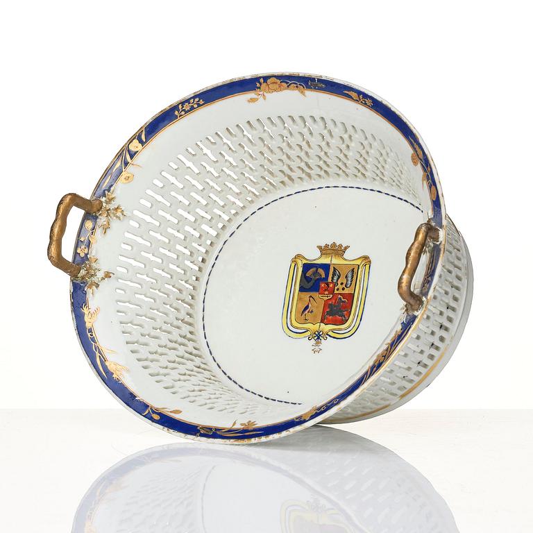 Gallerkorg med fat, vapenporslin. Qingdynastin, 1790-tal.
