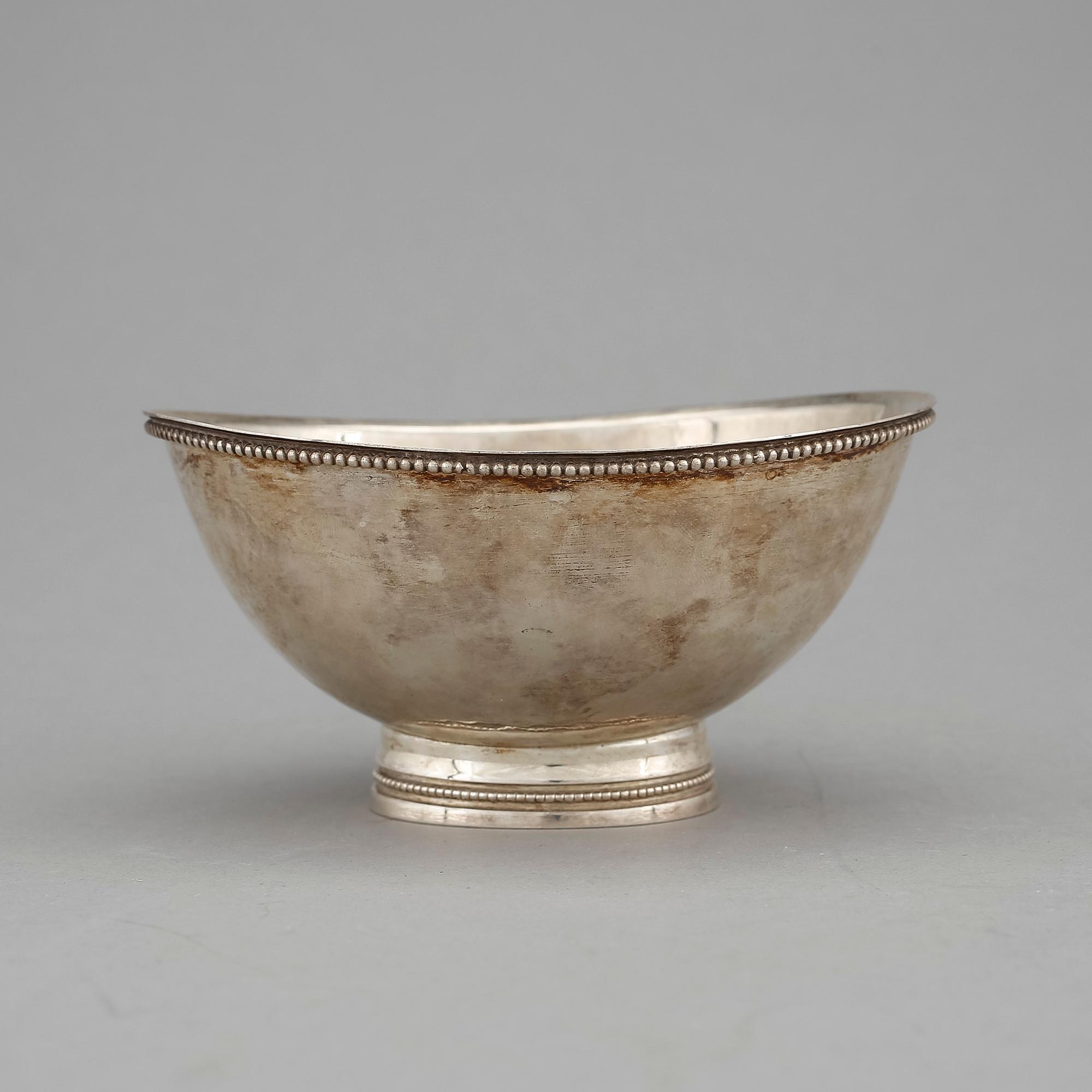 SKÅL, sterlingsilver. Erik Löfman, MGAB, Uppsala, 1982. Vikt ca 152 gram.