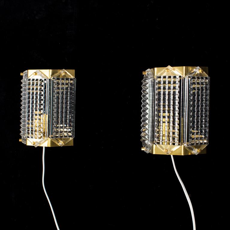 A pair of glass and brass wall lights by Wiktor Berndt for Swedish Crystal, 1970's.