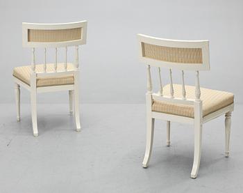 STOLAR, ett par, sengustaviansk stil, omkring 1900-talets mitt.