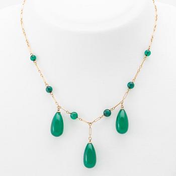 Halsband 18K guld med droppslipade agater.